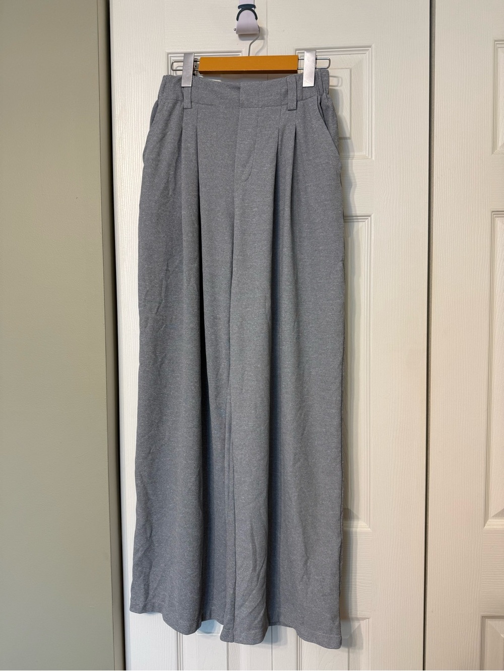 Wide-Leg Dress Pants in Gray